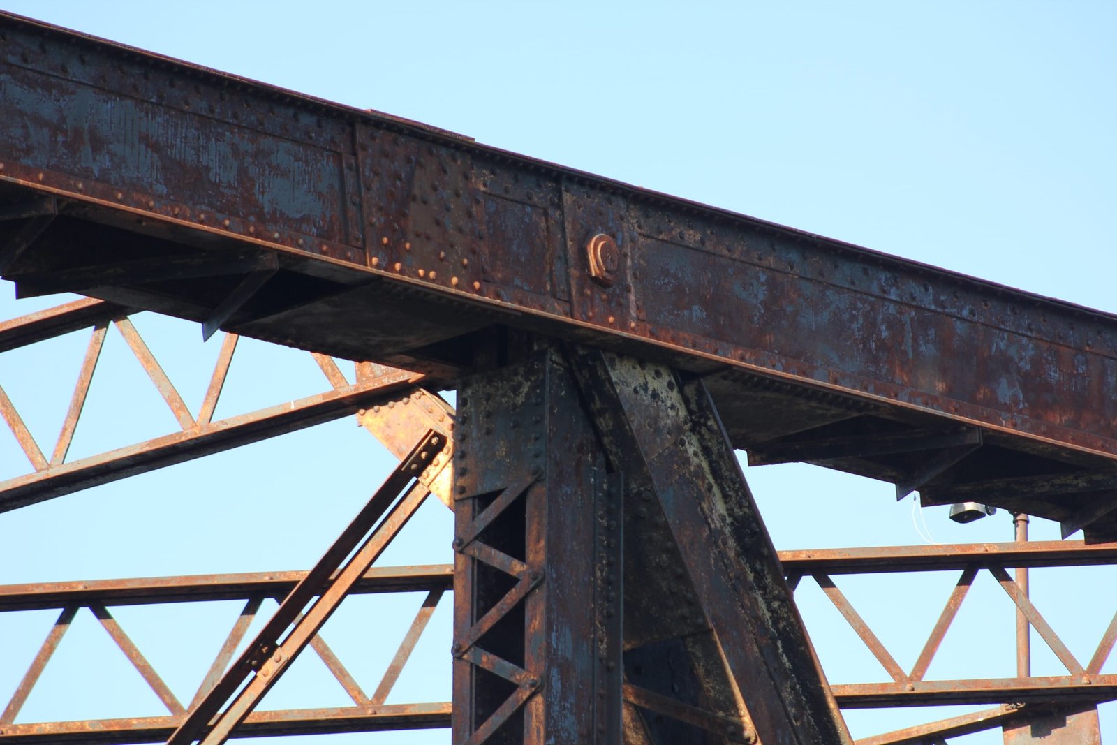 Upper angle connection, Iowa swing span (span #2)